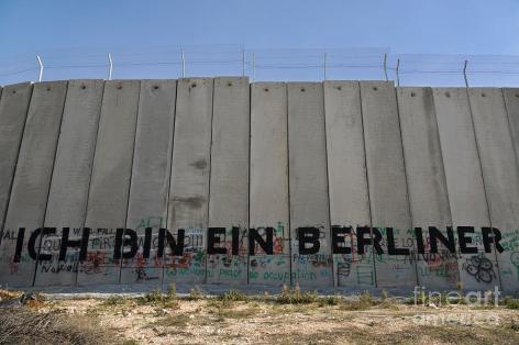 graffiti-on-the-separation-wall-in-bethlehem-stefano-baldini