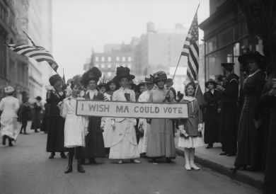 http3a2f2fmashable-com2fwp-content2fgallery2fwomens-suffrage2fsuffragettes2520march2520a2520group